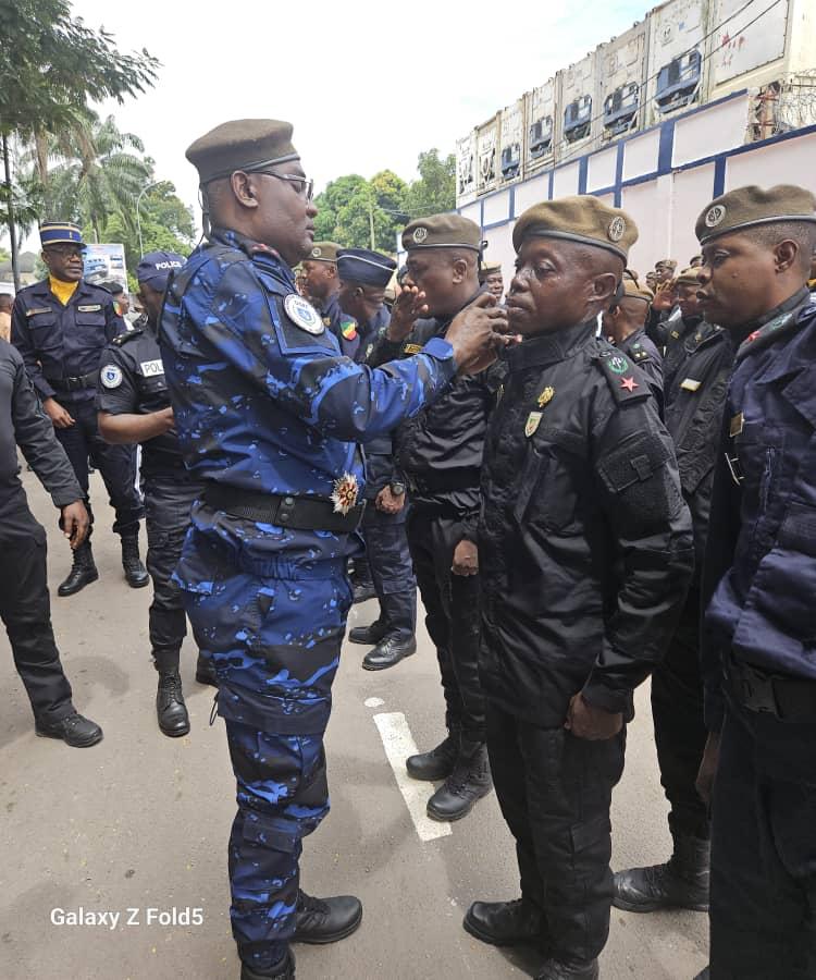 Congo - Forces de Police : Michel Innocent Peya honore le personnel du cabinet de la DGARH et de la DGFE pour leur bravoure et leur discipline