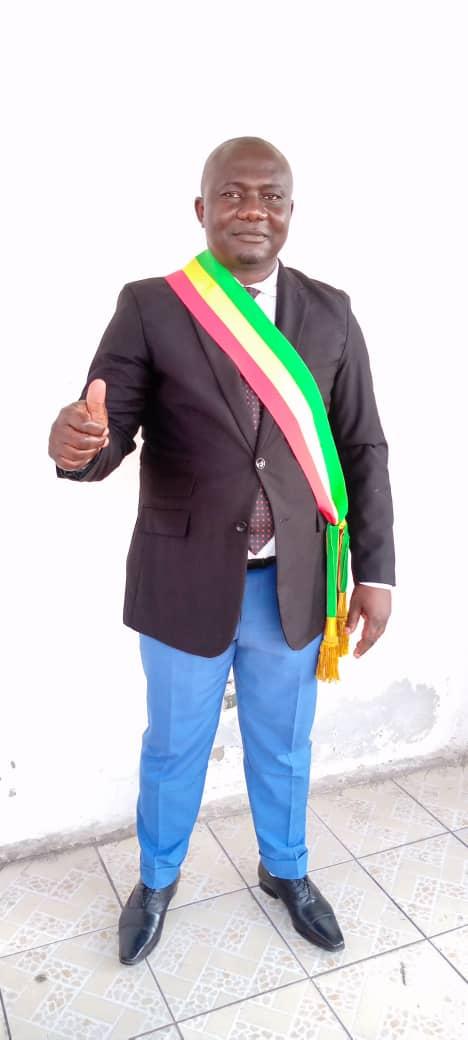Congo : Le député (URDC)  Anicet Ndoumangoyi plus généreux avec les populations de sa circonscription électorale 