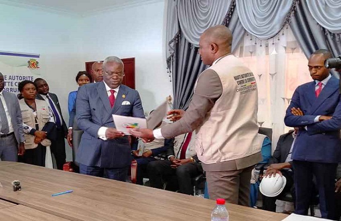 Congo – Déclaration de conflits d’intérêts : Le Premier Ministre Anatole Collinet Makosso s’est plié à l’exercice