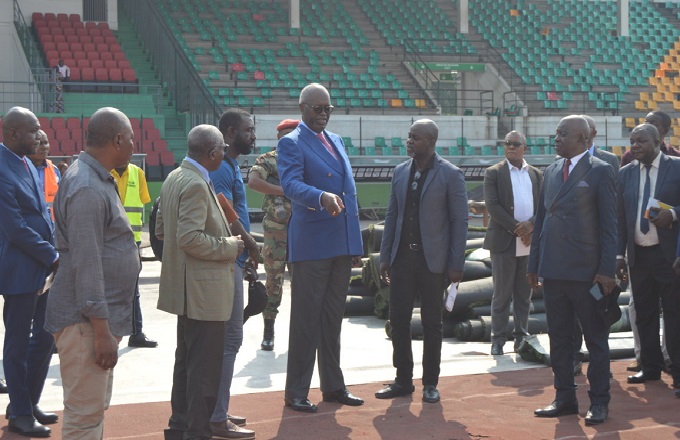 Congo – Stade Alphonse Massamba-Débat : Greenfields rassure le ministre Hugues Ngouélondélé sur le respect des délais de pose de la pelouse
