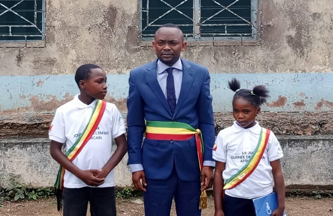 Parlement des Enfants du Congo : Les députés juniors de Mbinda font leurs civilités à l'administrateur-maire  Davy Patrick Boupassy