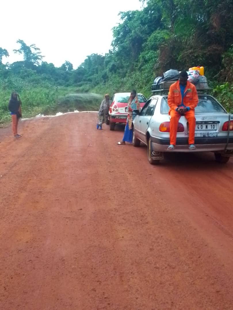 La route Dolisie-Mossendjo submergée, la circulation perturbée est déconseillée aux véhicules