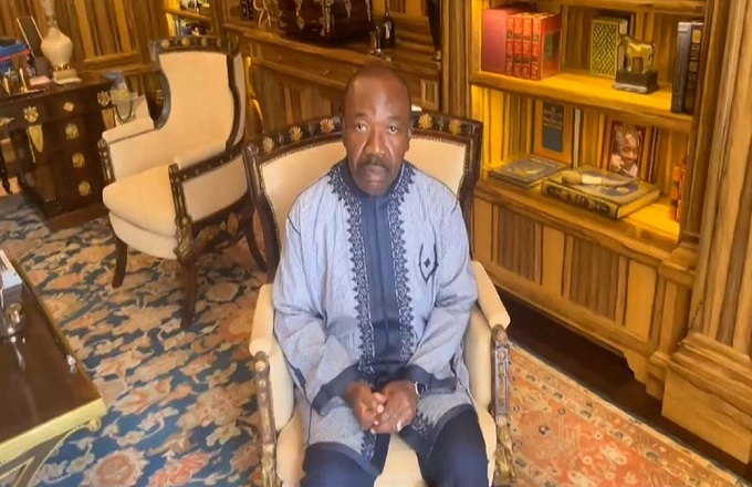 Gabon : En détresse, Ali Bongo entame une grève de la faim pour réclamer la libération de son épouse et  son fils jetés au gnouf à Libreville