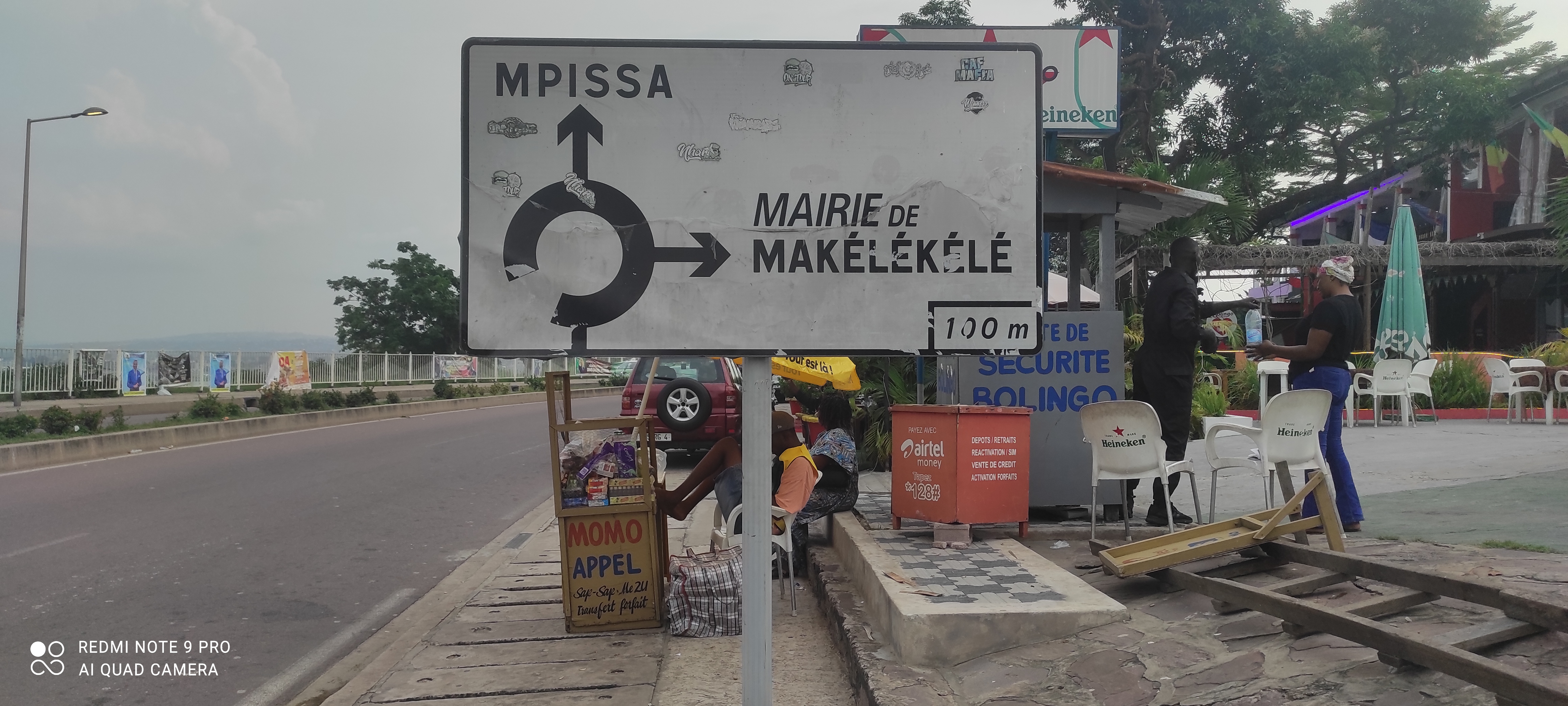 Brazzaville : des panneaux de signalisation à hauteur d’homme, un danger qui guette les usagers