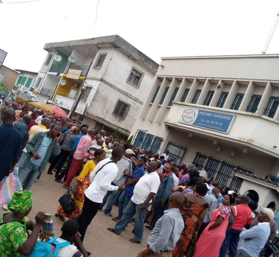 Banques et administrations au Congo-Brazzaville : quand faire la queue devient un sport national !
