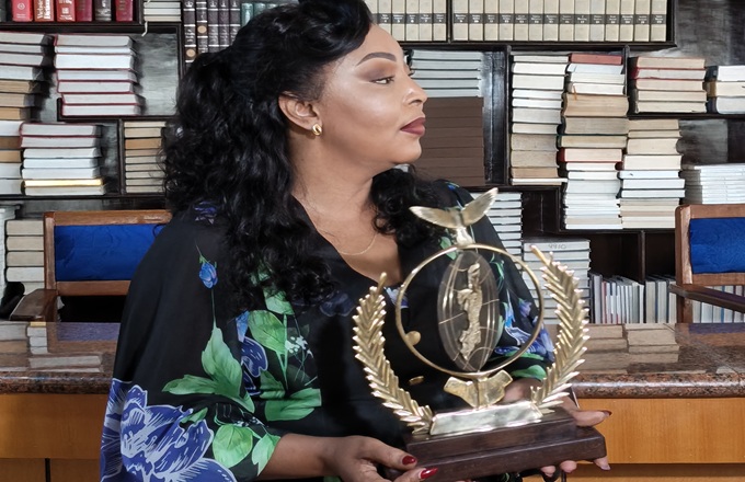 Congo – Journalisme : Messilah Nzoussi reçoit une distinction très honorifique de l’APLCO